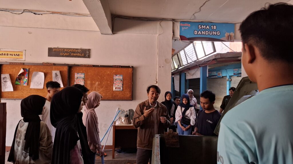Di SMAN 18 Bandung
