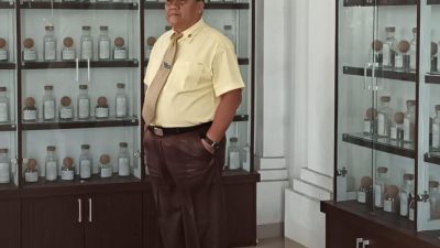 Judul: MODEL PEMBELAJARAN DAN COGNITIVE PROCESSING BAGI PARA GURU SMA - SMK, DALAM MENGOKOHKAN IDENTITAS PENDIDIKAN Penulis: Ernawan S. Koesoemaatmadja (Pangsiunan Guru Toge)