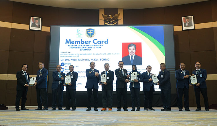 Acara Inagurasi Perdana Fellow of Certified Health Management Consultants (FCHMC) - (Sumber: AZM)