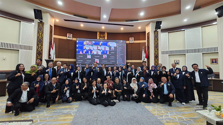 Foto bersama para peserta Rakernas IV Ikkesindo di Bapelkes Kementerian RI Semarang - (Sumber: AZM)