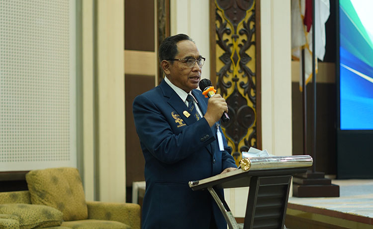 Ketua Umum Ikkesindo, Brigjen (Pun) Dr. dr. Supriyantoro, Sp.P, MARS saat menyampaikan kata sambutannya - (Sumber: AZM)