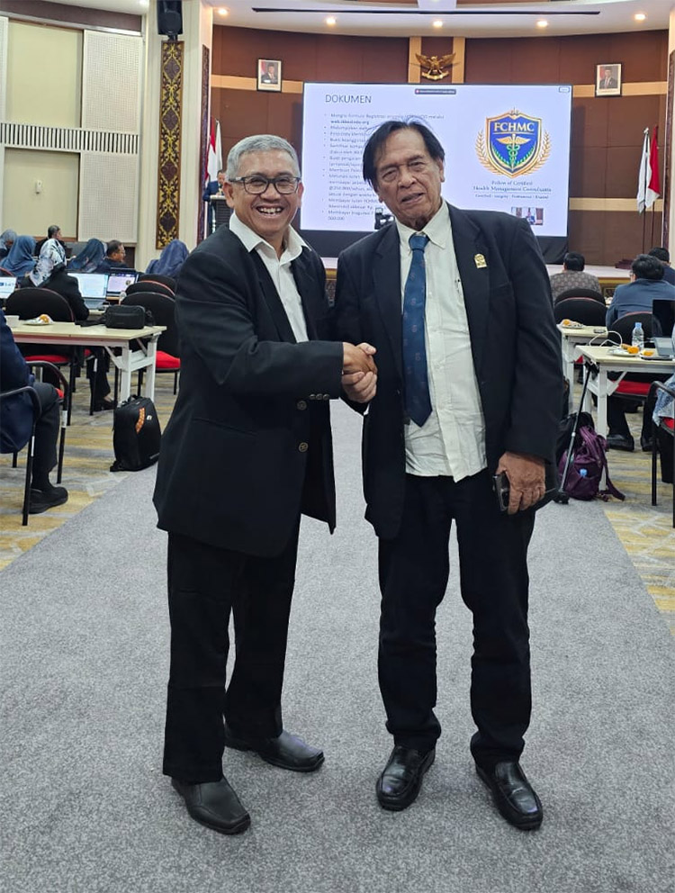 Prof. Ascobat Gani (kanan) bersama Asep Zaenal Mustofa, Humas Rakernas IV Ikkesindo (kiri) - (Sumber: AZM)