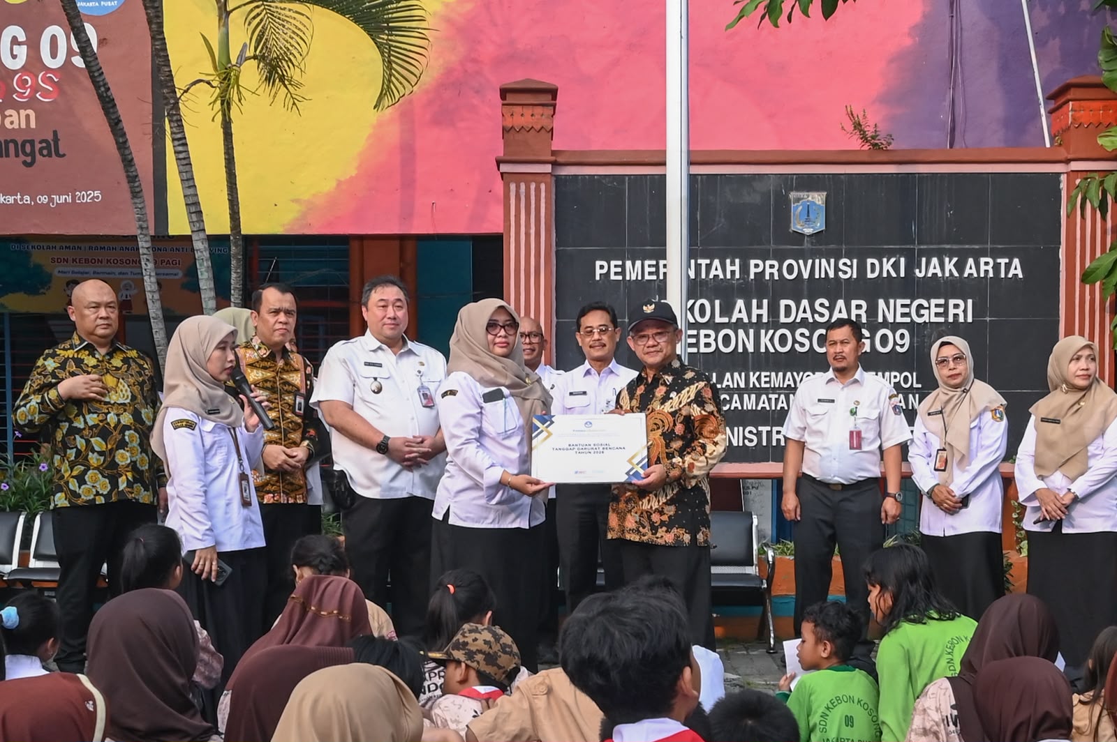 Kemendikdasmen Berikan Bantuan
