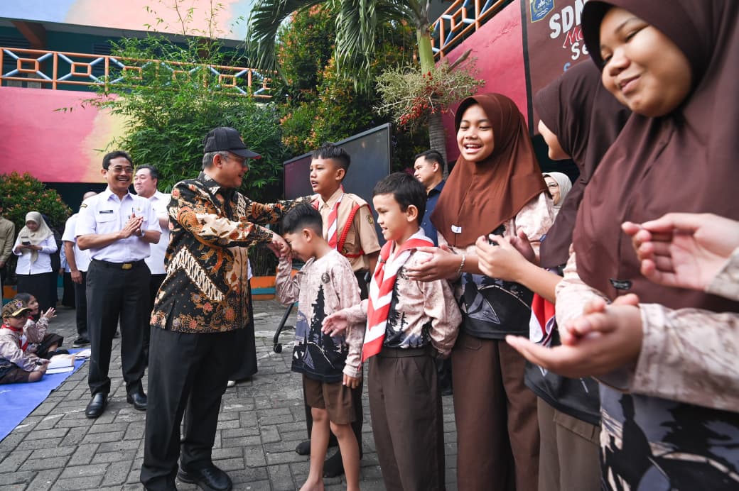 Kemendikdasmen Berikan Bantuan