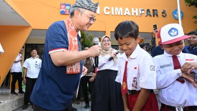 Bahasa Asing Membuka Jendela Dunia, Murid SDN Cimahpar Berani Bermimpi Menjadi Astronot