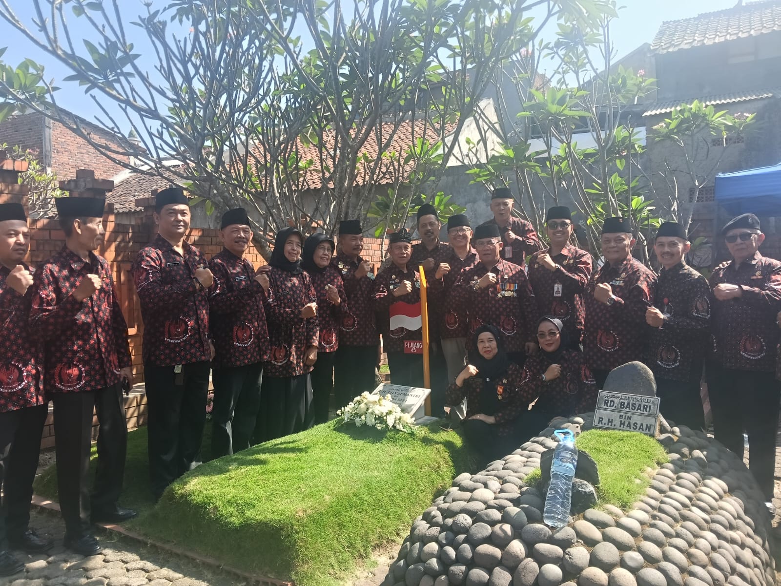 Bertempat di Pemakaman Caringin