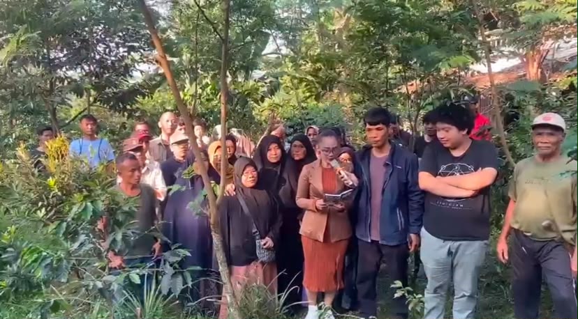 Public Figure Ika Kartika