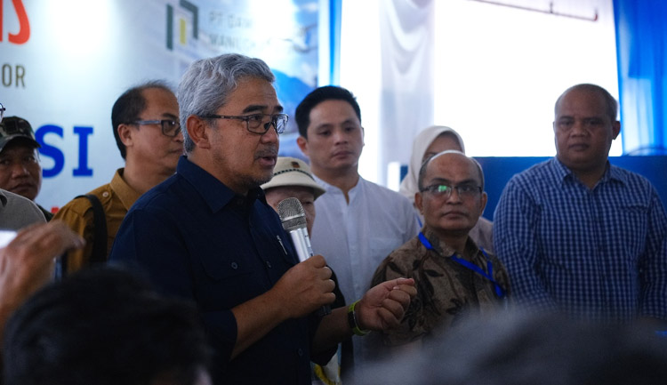 Wali Kota Bandung, H. Muhammad Farhan, S.E., saat menyampaikan sambutannya di Pasar Baru Bandung, Senin (21/09/2026) - (Sumber: AZM)