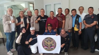 lempar pisau
