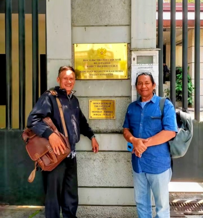 lempar pisau