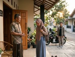 Aku Tersenyum, Melihat Malu dan Kikuknya Dirimu