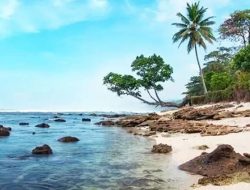 Pantai Palatar Agung Pangandaran Ciptakan Suasana Tenang dan Adem, Pas untuk Kontemplasi